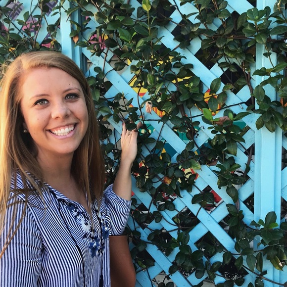 Meet your Posher, Lauren - Picture 1 of 1